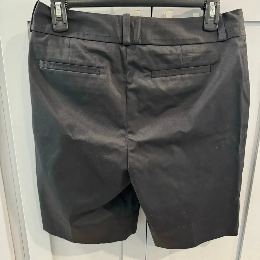 Banana Republic NWOT Black Martin Fit Bermuda Shorts size‎ 4